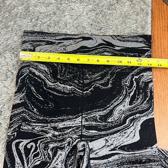 Athleta Aurora Shine Tight Black Size M - Picture 8 of 10